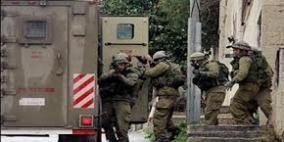 الاحتلال يعتقل شابين من يعبد