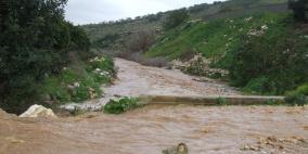 إنقاذ 3 مواطنين فقدوا نتيجة السيول