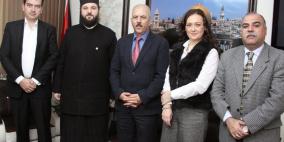 د. عيسى يستقبل ممثل الكنيسة الرومانية فور اعتماده