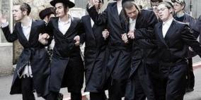 مستوطنون يقيمون طقوسا دينية وسط الخليل