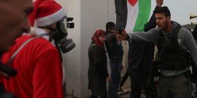 قوات الاحتلال تقمع بالرصاص والغاز مسيرة لـ"سانتا كلوز" في بيت لحم