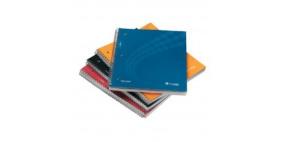 توزيع دفاتر مدرسية على طلبة مدارس مديرية جنين