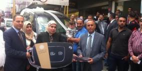 تسليم الجائزة الكبرى لرابح سيارة الجيب من بنك القدس في جنين