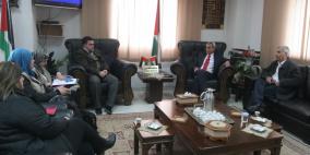 قلقيلية: المحافظ يبحث تعزيز التعاون المشترك مع جمعية إغاثة أطفال فلسطين