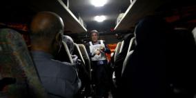 35 من أهالي أسرى غزة يزورون أبنائهم في سجون الاحتلال