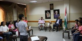 محافظ طولكرم يستقبل وفدا من المواهب الشابة لمركز المناهل