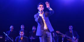 بالصور: عساف يحيي حفلاً في مدينة القمر اريحا