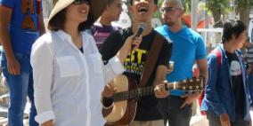 وفد كوري يتضامن بالأغنية مع غزة وسط الخليل