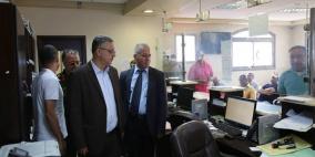 محافظ طولكرم عصام ابو بكر يتفقد مديرية النقل والمواصلات