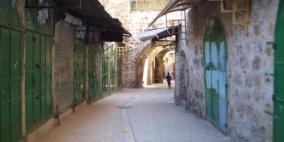 الخليل بين فكي كماشة