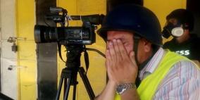 اختناق الصحفيين من الغاز السام التي اطلقته قوات الاحتلال عند حاجز قلنديا شمال القدس المحتله18/9/2015