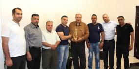 اللجنة الشعبية لخدمات مخيم جنين تكرم رئيس الجامعة العربية الامريكية