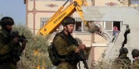 بهدف توسيع شارع استيطاني .. الاحتلال يهدم منزلا في شعفاط
