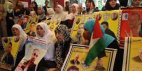 كاميرا "رايــة" تتواجد في الإعتصام الأسبوعي لذوي الأسرى بالصليب الأحمر في غزة