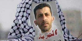 الأسير جنازرة يعلّق إضرابه المفتوح عن الطعام