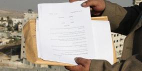 قوات الاحتلال تخطر بوقف أعمال البناء في 18 منزلا في قلقيلية