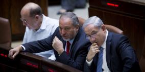 "واللا": ليبرمان يسمح بتحويل الأموال القطرية لموظفي غزة