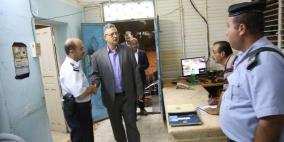 محافظ طولكرم عصام ابو بكر يتفقد مركز شرطة علار