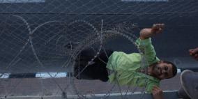 أثناء محاولة شبان اجتياز الجدار بعد منعهم من الدخول من خلال حاجز قلنديا