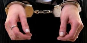 الاحتلال يعتقل ابنة أسير من الخليل أثناء توجهها لزيارته