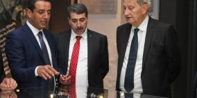 زيارة رئيس بلدية امستردام لمتحف محمود درويش بحضور موسى حديد رئيس بلدية رام الله وأعضاء المجلس