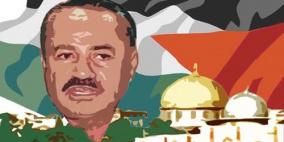 غنام تضع إكليلا من الزهور على ضريح الشهيد أبو علي مصطفى