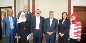 وزير الحكم المحلي يلتقي اعضاء من مجلس تنمية الاقتصاد المحلي لمدينة البيرة