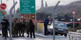 الاحتلال يعتقل والد الشهيد عارف لحلوح على حاجز عسكري