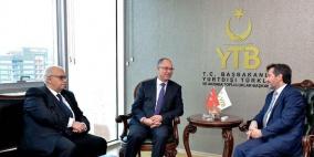 السفير مصطفى يبحث موضوع المنح التعليمية التركية