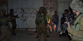 قوات الاحتلال تعتقل 21 مواطناً من الضفة