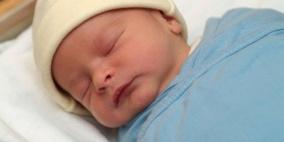 ماذا يحدث للطفل في أول ساعة من حياته؟