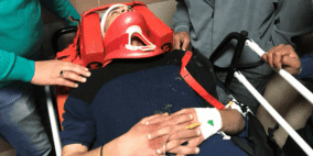 مستوطن يدهس شابا في حزما بالقدس ويلوذ بالفرار