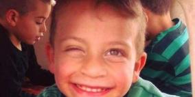 وفاة طفل نسيه والده في السيارة 