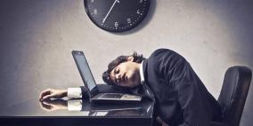على رؤساء العمل السماح للموظفين بـ نوم القيلولة في المكاتب!