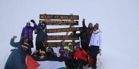 فلسطينيون يتحدون "كليمنجارو"