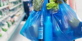  أكياس البلاستيك تعمل كمغناطيس للسموم في الماء