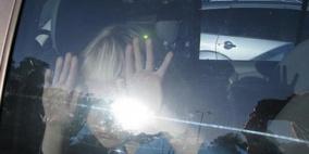 انقاذ طفل تركه والده داخل مركبة مغلقة