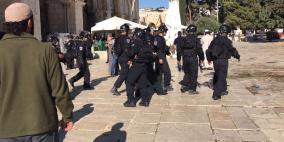 الاحتلال يعتدي على المصلين في الأقصى ويعتقل 15 مُصليا 
