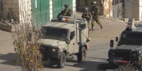 الاحتلال يسحب تصاريح عمال في بيت أمر