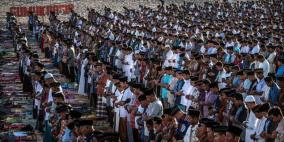 ملايين المسلمين يؤدون صلاة عيد الفطر