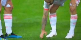 تصرف إنساني من بيكيه وإيسكو قبل مباراة إيران