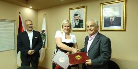 جامعتا القدس المفتوحة وسلوفاكيا الزراعية توقعان اتفاقية تعاون في المجال الزراعي