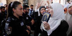 الاحتلال يعتقل سيدة مقدسية وابنتها من المسجد الاقصى 