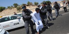 قوات الاحتلال تعتدي على المصلين والمتضامنين في الخان الأحمر