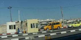 الاحتلال يحتجز فتاه على حاجز الكونتينر