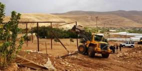 الاحتلال يهدم منشآت سكنية وحظائر أغنام في الأغوار الشمالية