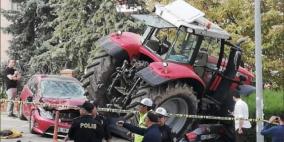 جرار زراعي يحاول مهاجمة سفارة اسرائيل في أنقرة