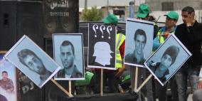 يعلون ووالدة الأسير غولدن يهاجمان الحكومة الإسرائيلية