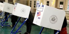 الديمقراطيون ينتزعون مجلس النواب والجمهوريون يحتفظون بأغلبية الشيوخ