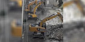 الاحتلال ينفذ عملية هدم واسعة لمحال تجارية في شعفاط 